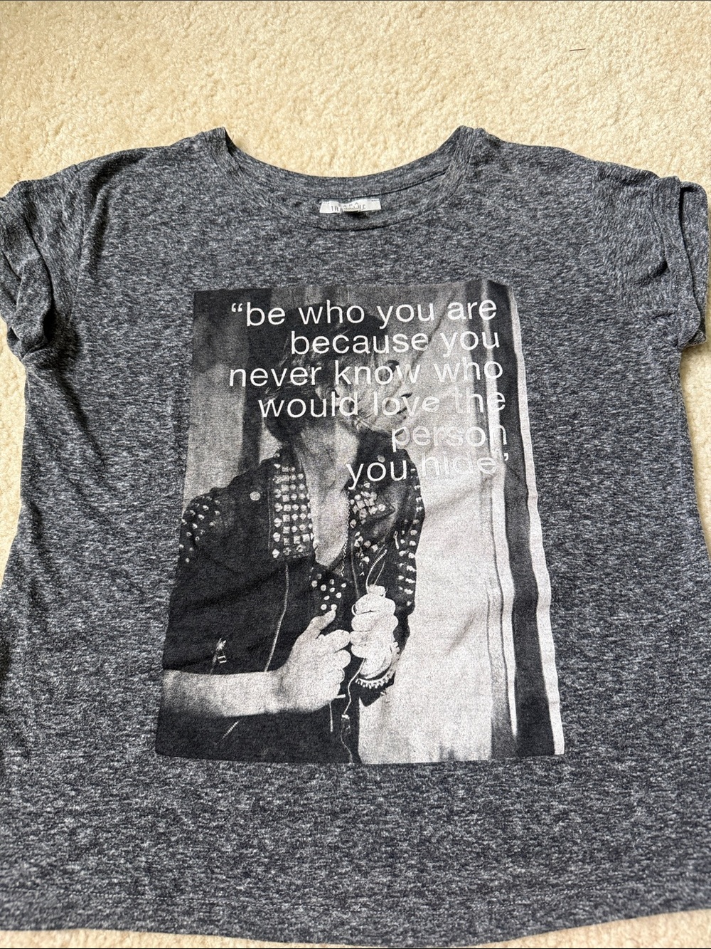Zara Trafaluc!!! Women Graphic Tee size M